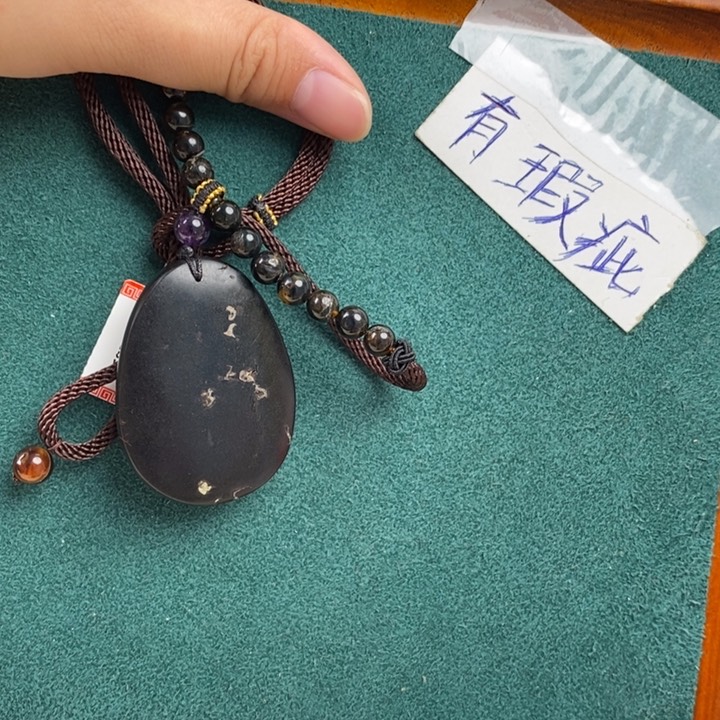 未镶嵌琥珀珠宝奇石