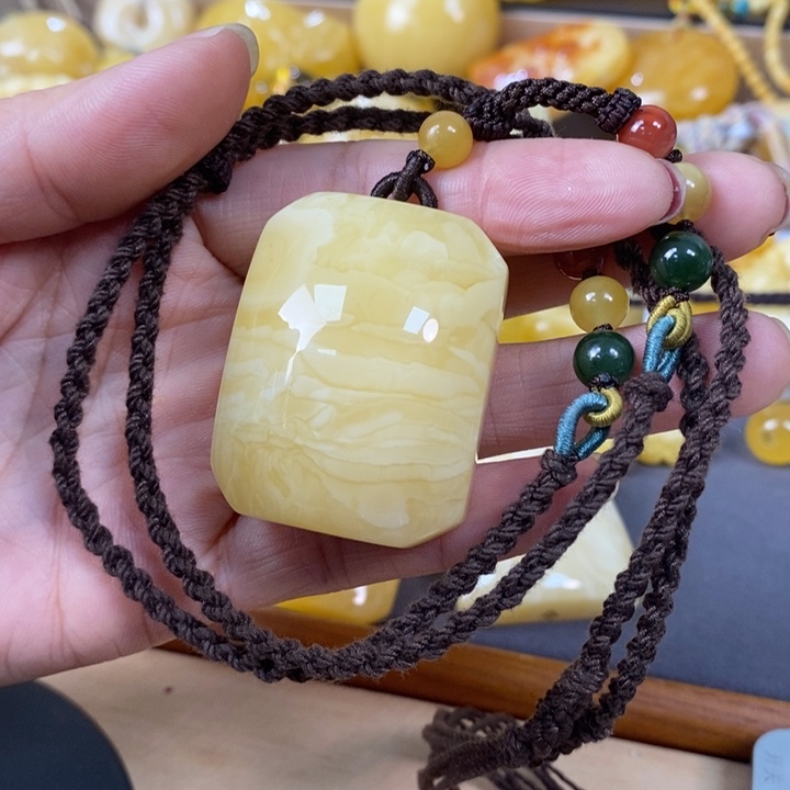 琥珀裸石未镶嵌无事牌