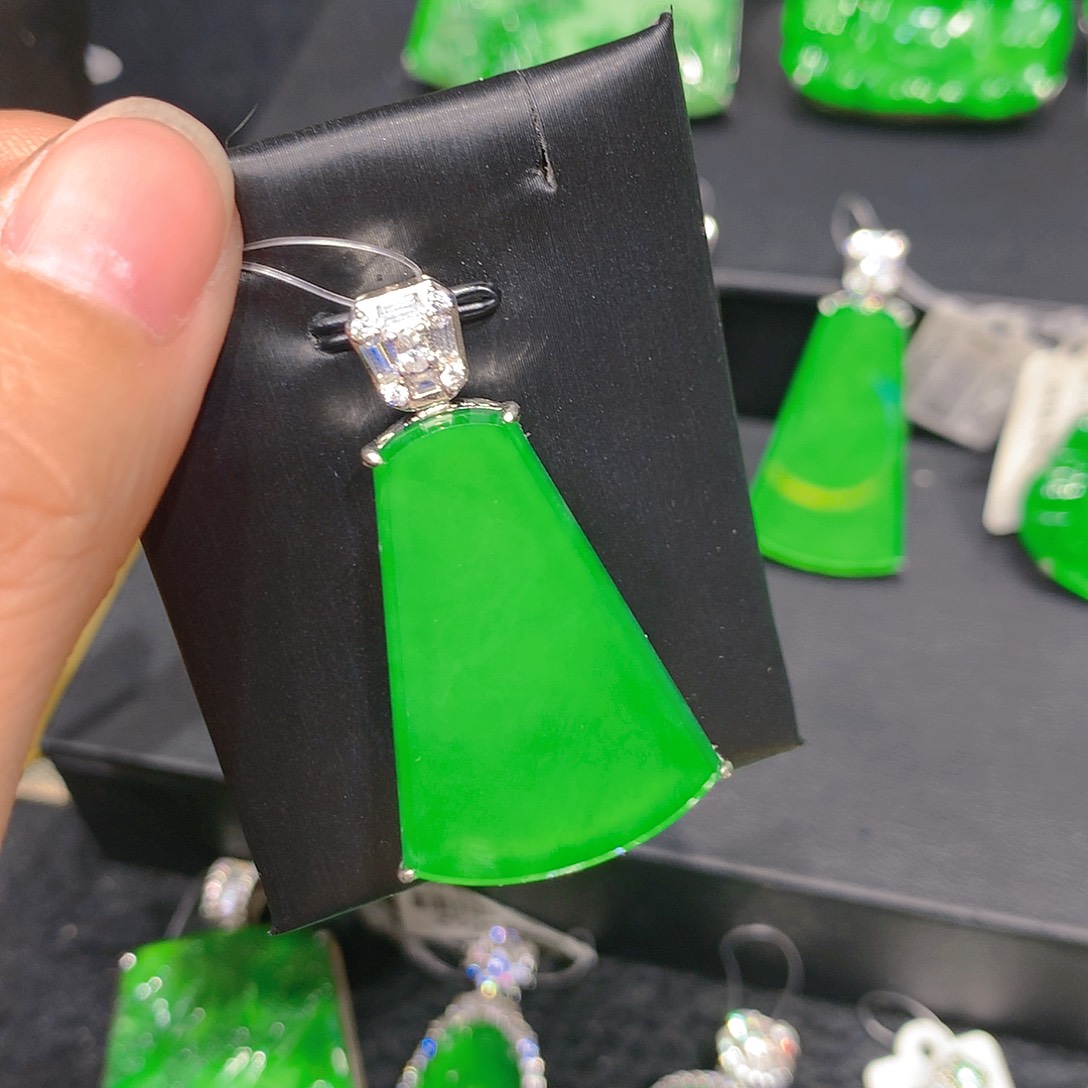 颈饰银S925镶嵌翡翠085555