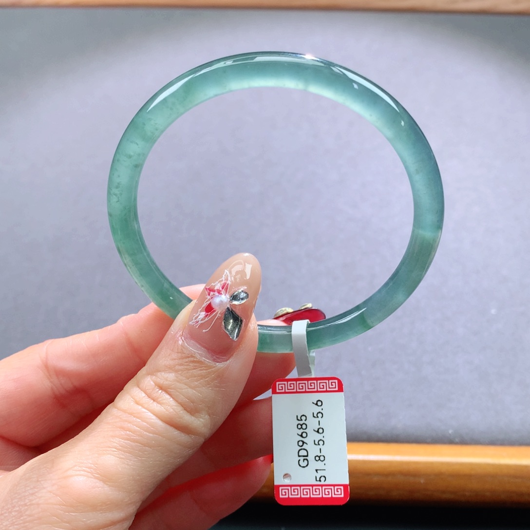 翡翠手镯未镶嵌天然翡翠手镯