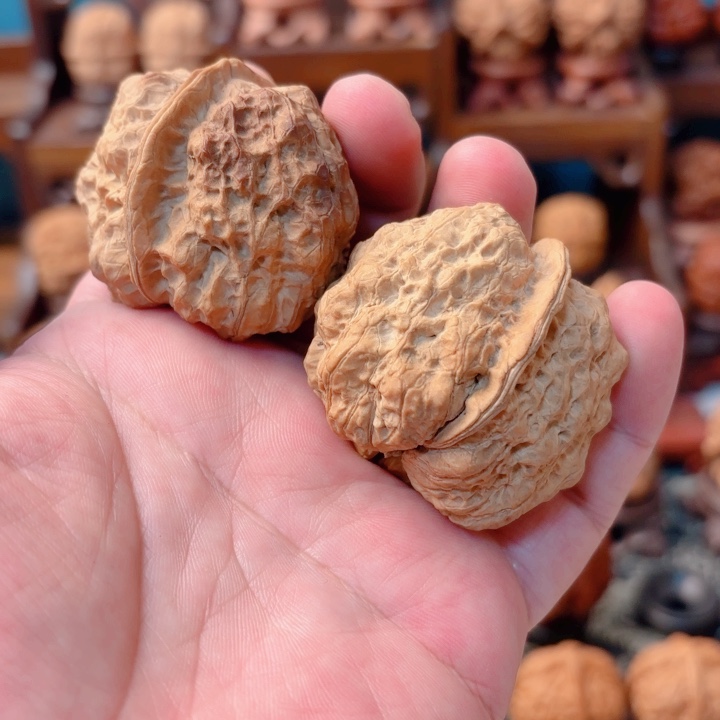 文玩核桃把件艳*天乾坤