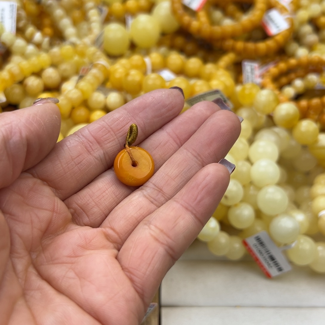 琥珀珠宝奇石未镶嵌