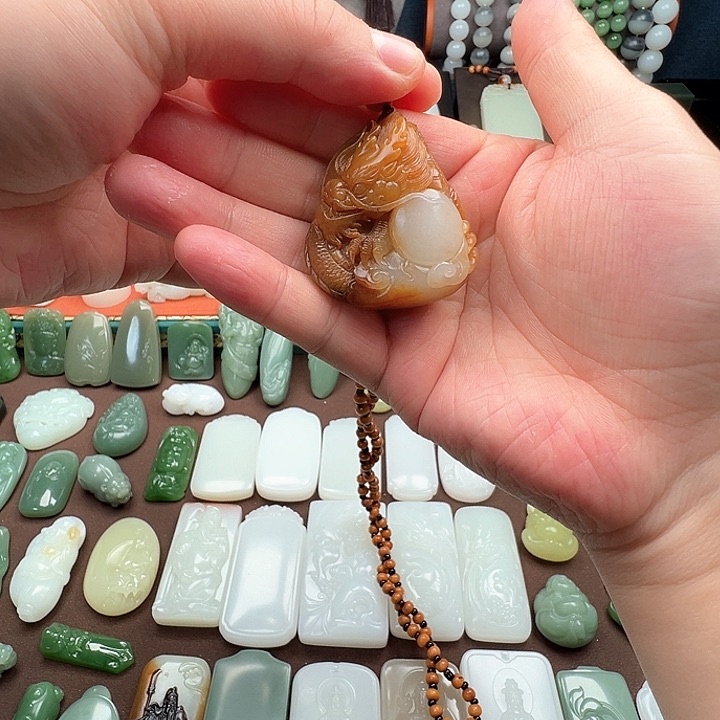 和田玉颈饰未镶嵌