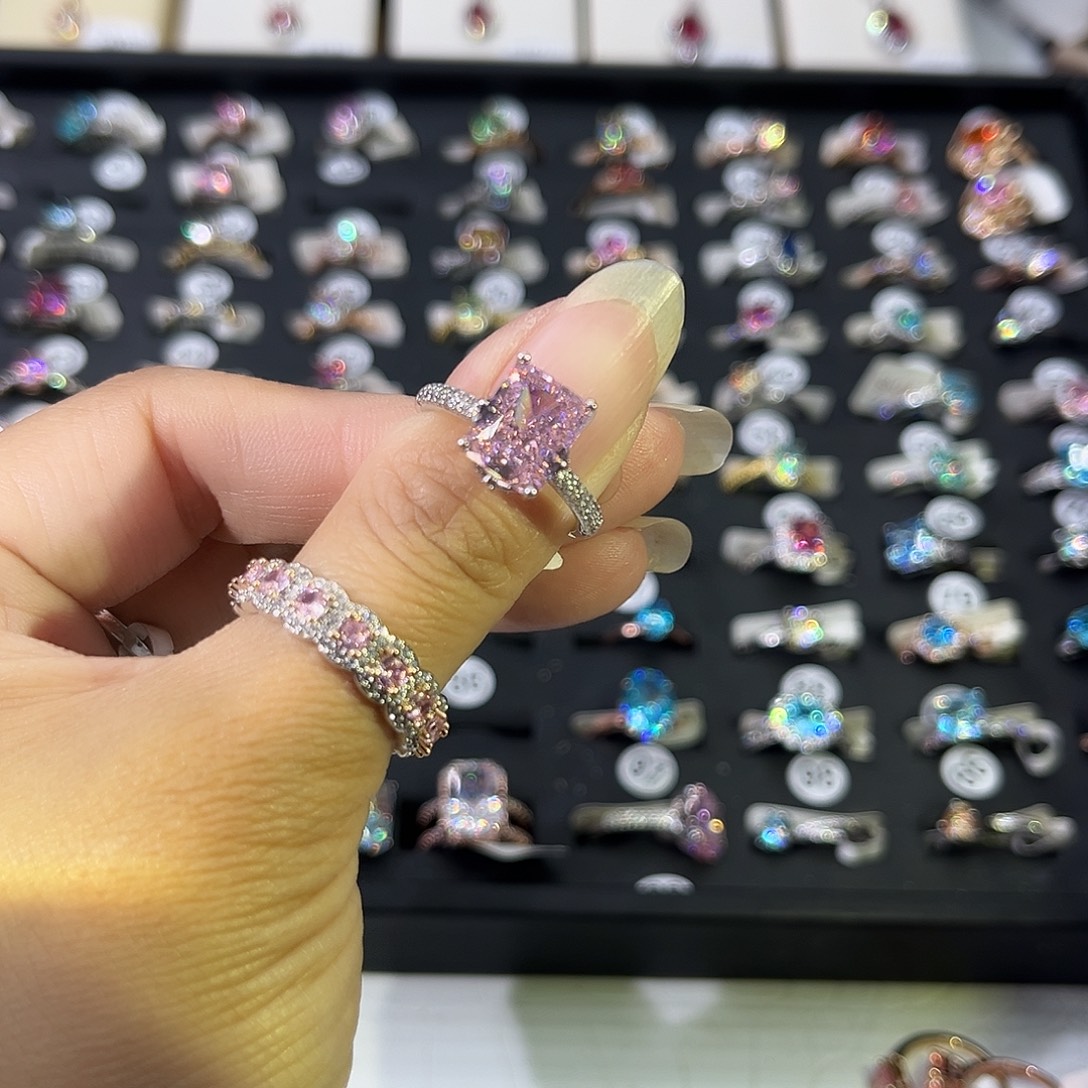 莫桑石非金属SHＫ白豪镶长方粉冰花五卡—16