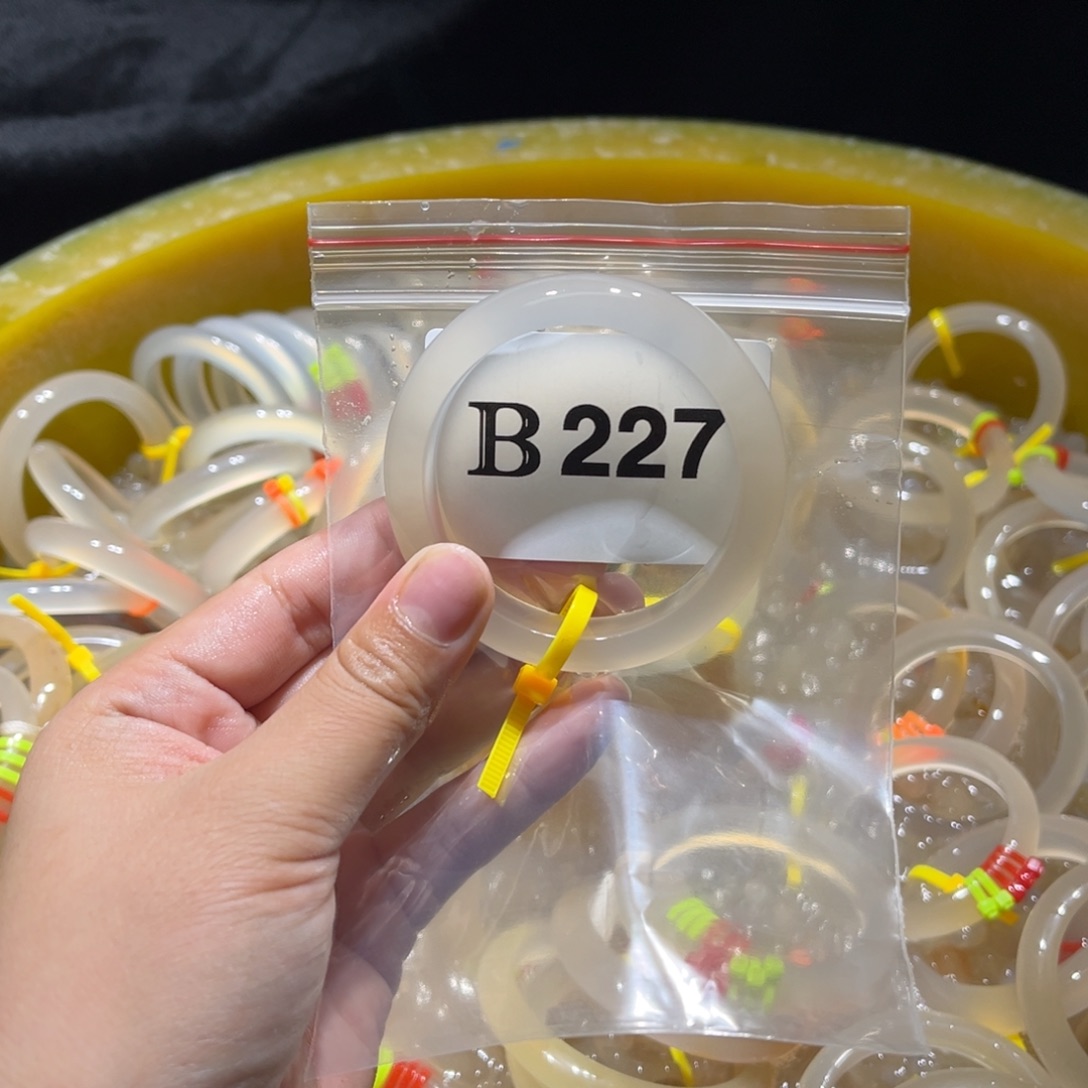 月***初玛瑙/玉髓未镶嵌手镯