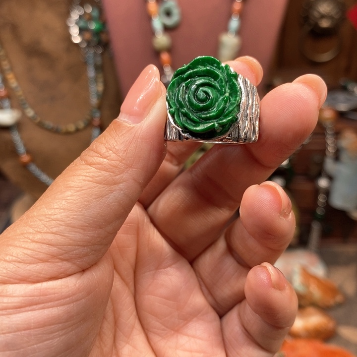 翡翠吊坠(赠链)未镶嵌