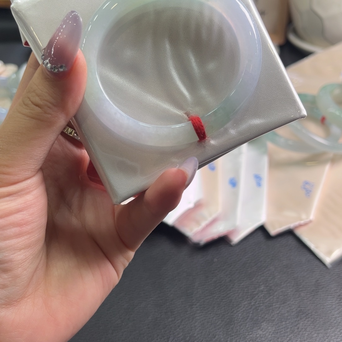 嘻***喝翡翠未镶嵌手镯51.5贵妃春彩