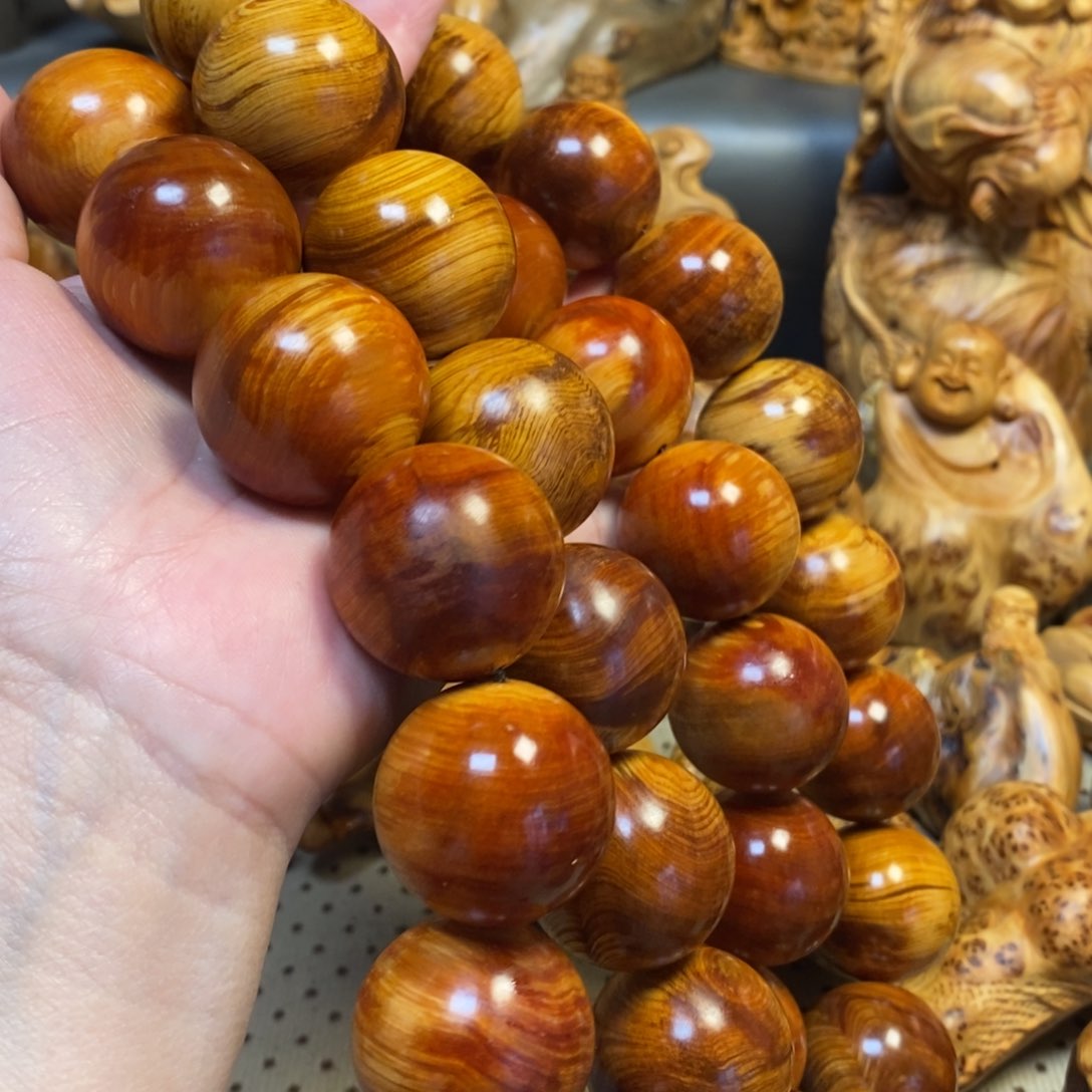 柏木（崖柏）梁****馆太行山上