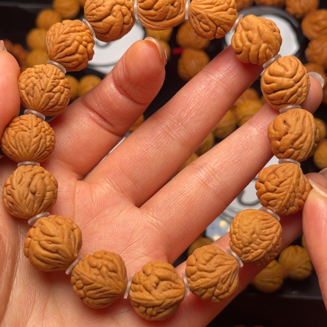 桃核吊坠红红火火