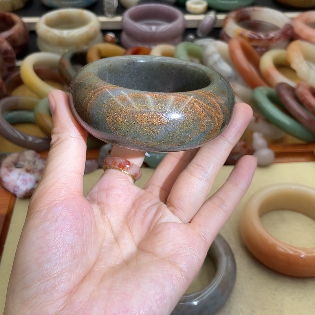 石英岩玉圈口齐全未镶嵌