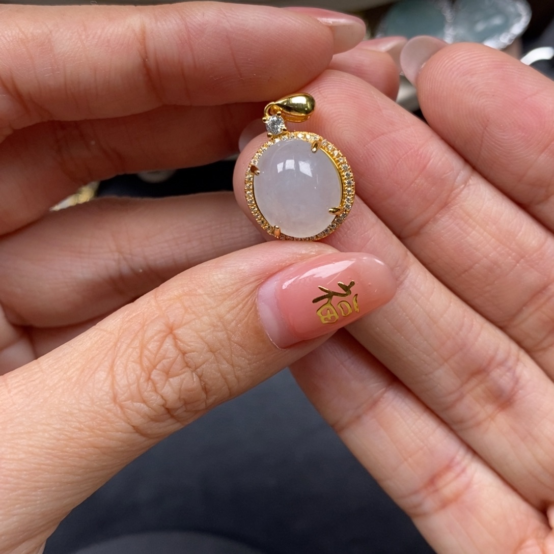 翡翠颈饰未镶嵌翡翠