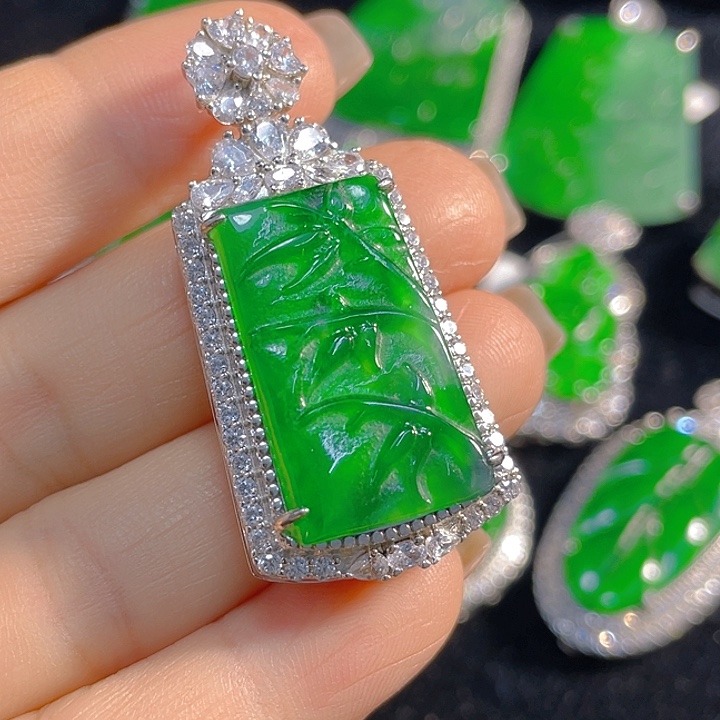 翡翠银S925镶嵌颈饰翡翠