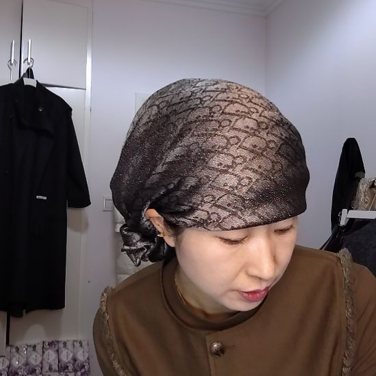 灰色真丝头巾方巾