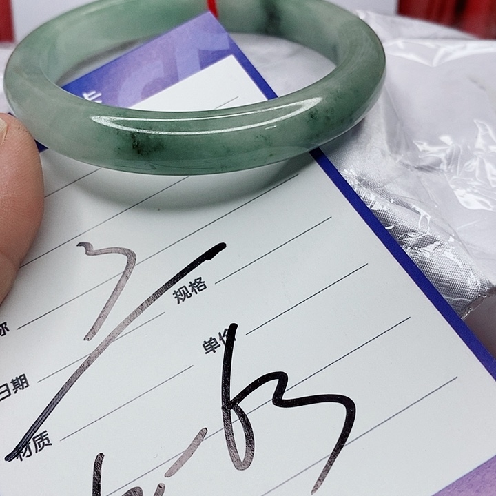 翡翠手镯（圆镯）未镶嵌