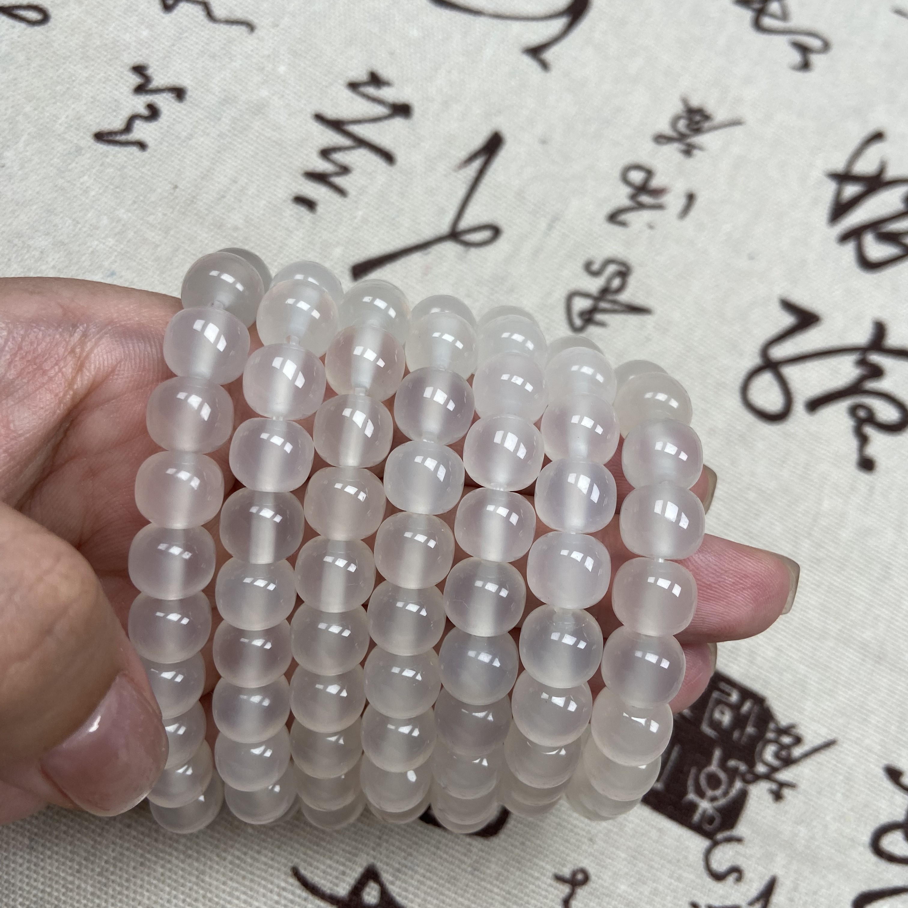 天然白冰与香槟色玛瑙串成精美