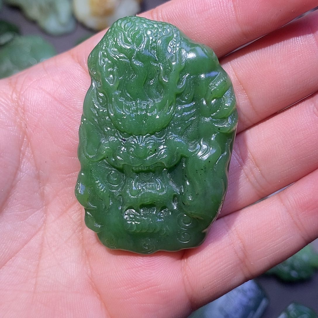 和田玉未镶嵌颈饰M****姚