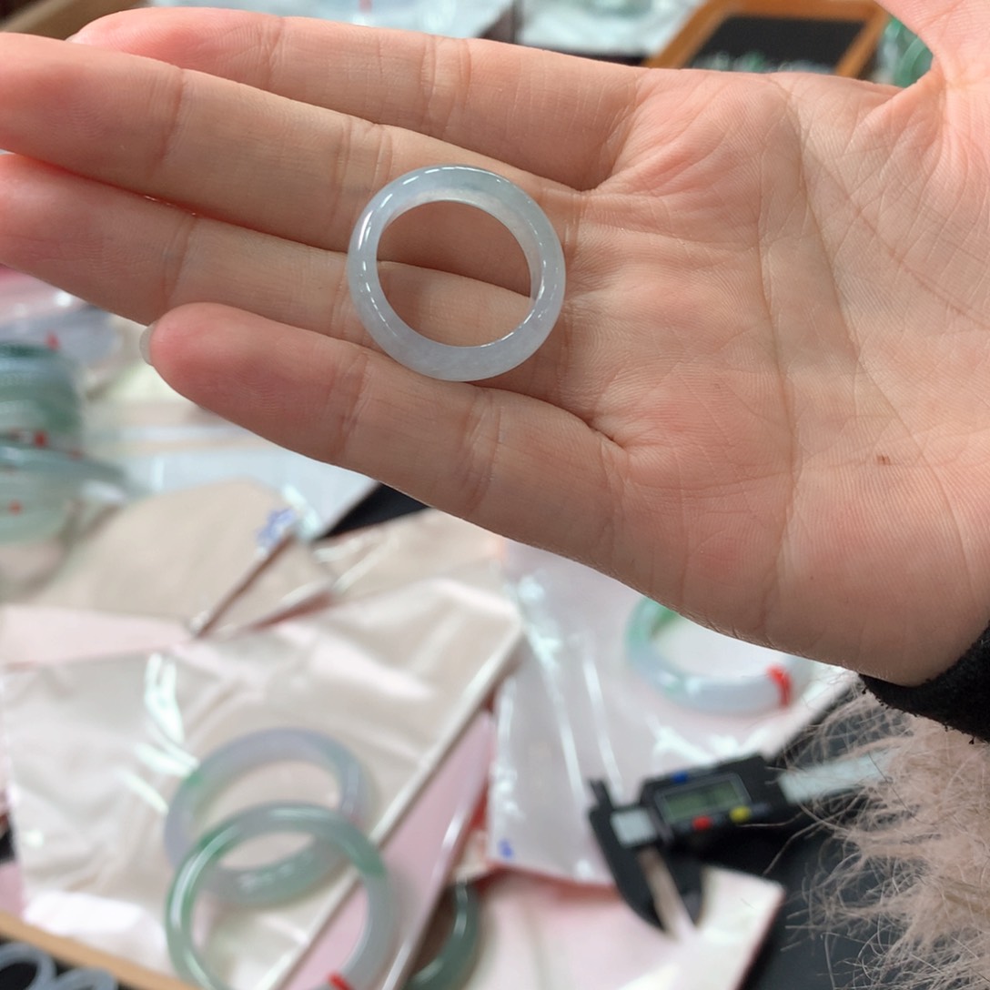 未镶嵌戒圈翡翠裘*兰翡翠