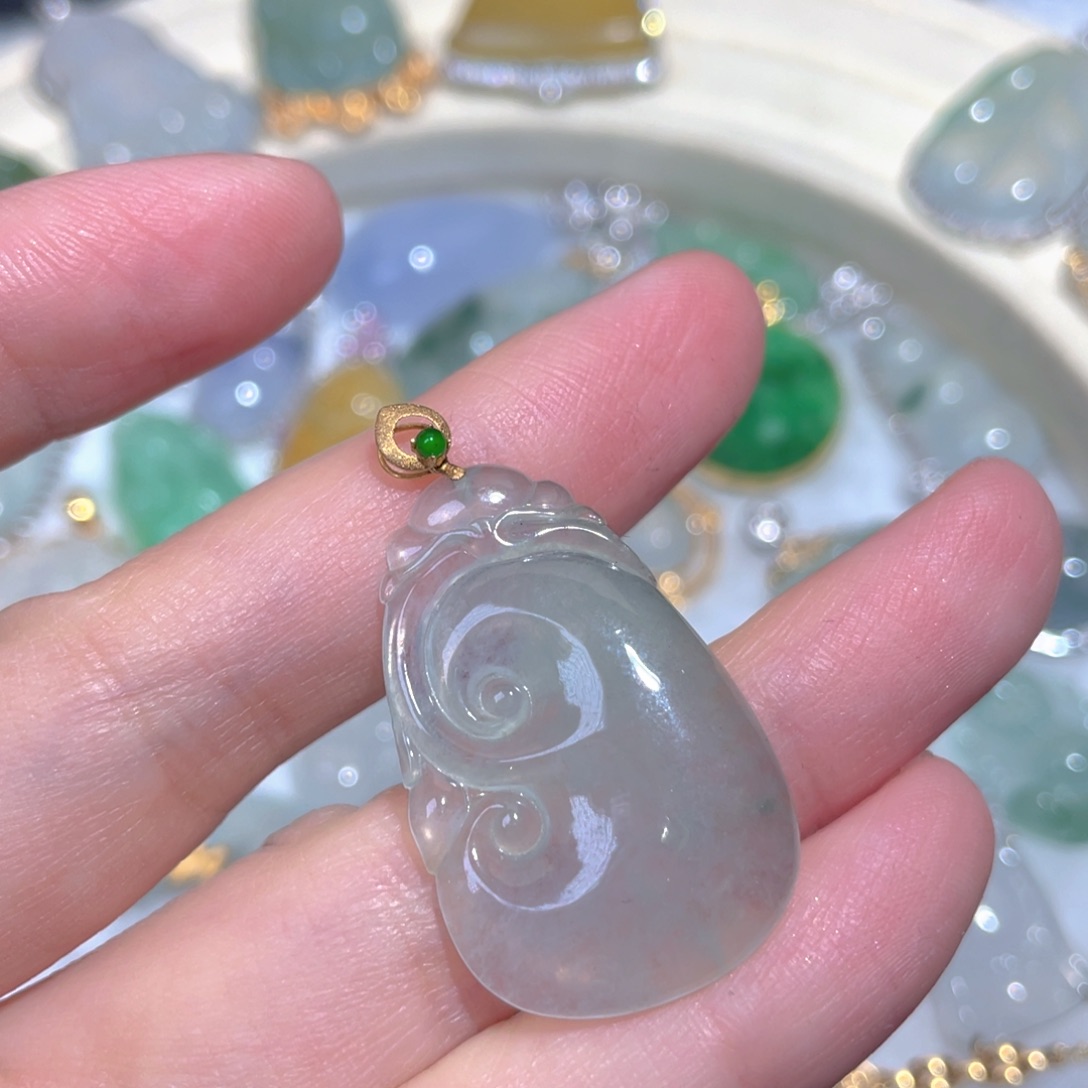 翡翠颈饰18K金镶嵌翡翠