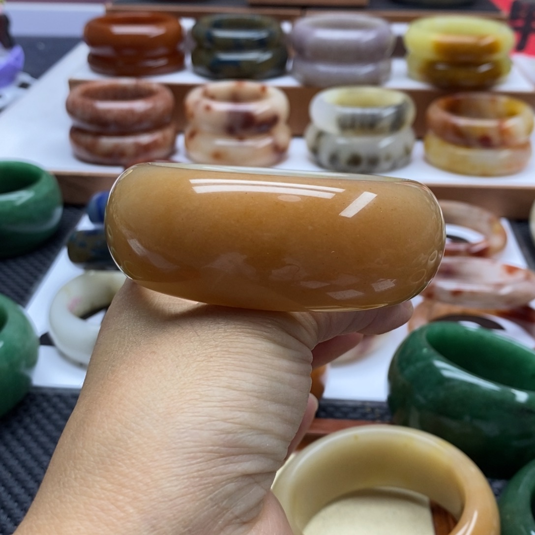 石英质玉手镯未镶嵌q***t