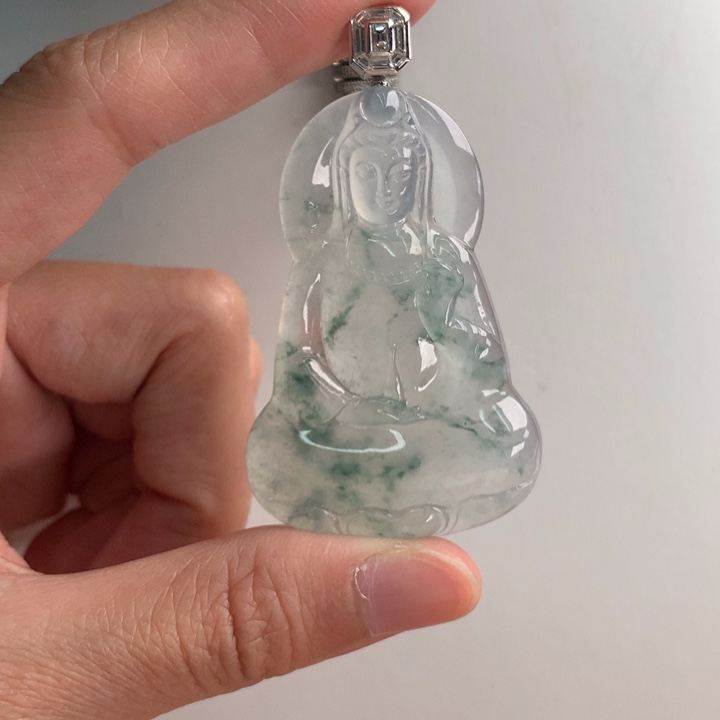 翡翠挂件未镶嵌…..