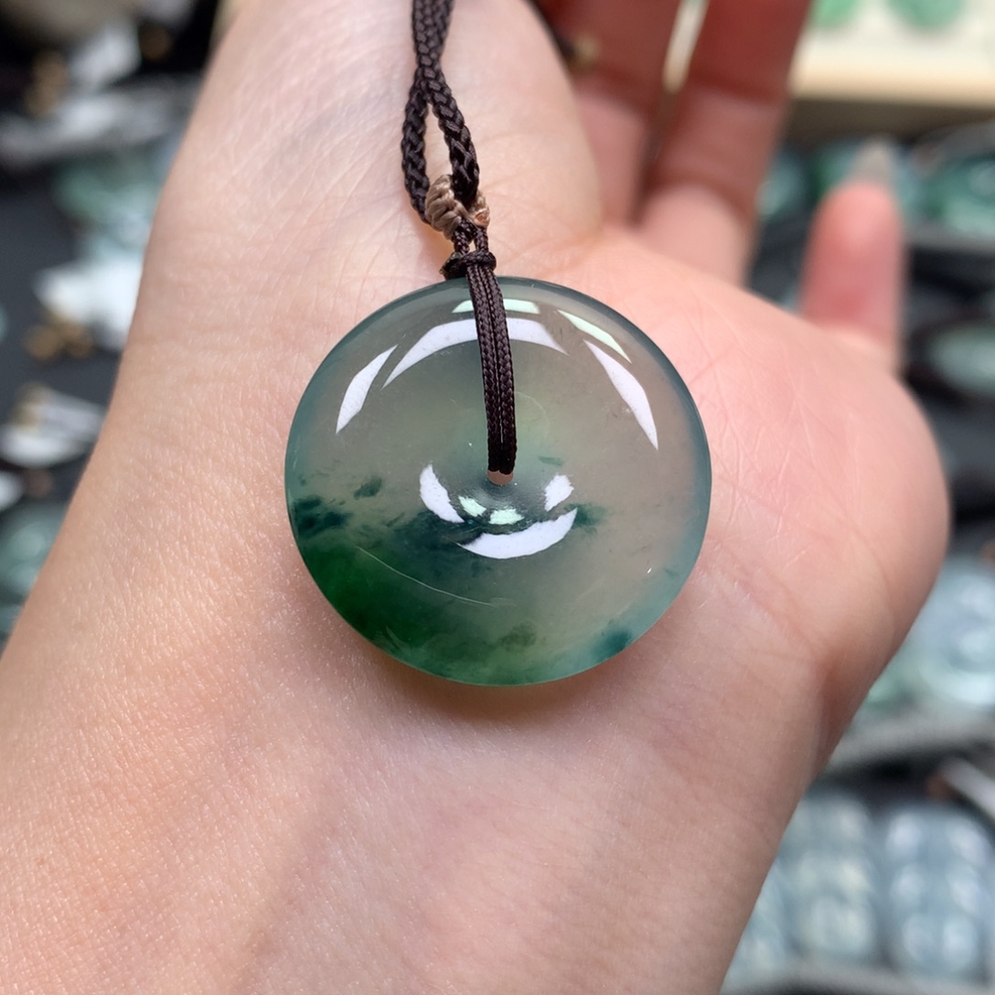 翡翠颈饰未镶嵌扣子