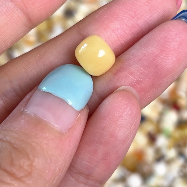 未镶嵌蜜蜡裸石9mm一个