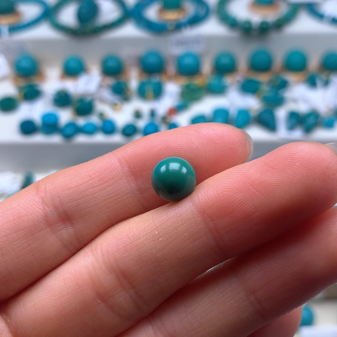 绿松石配饰未镶嵌?**跑