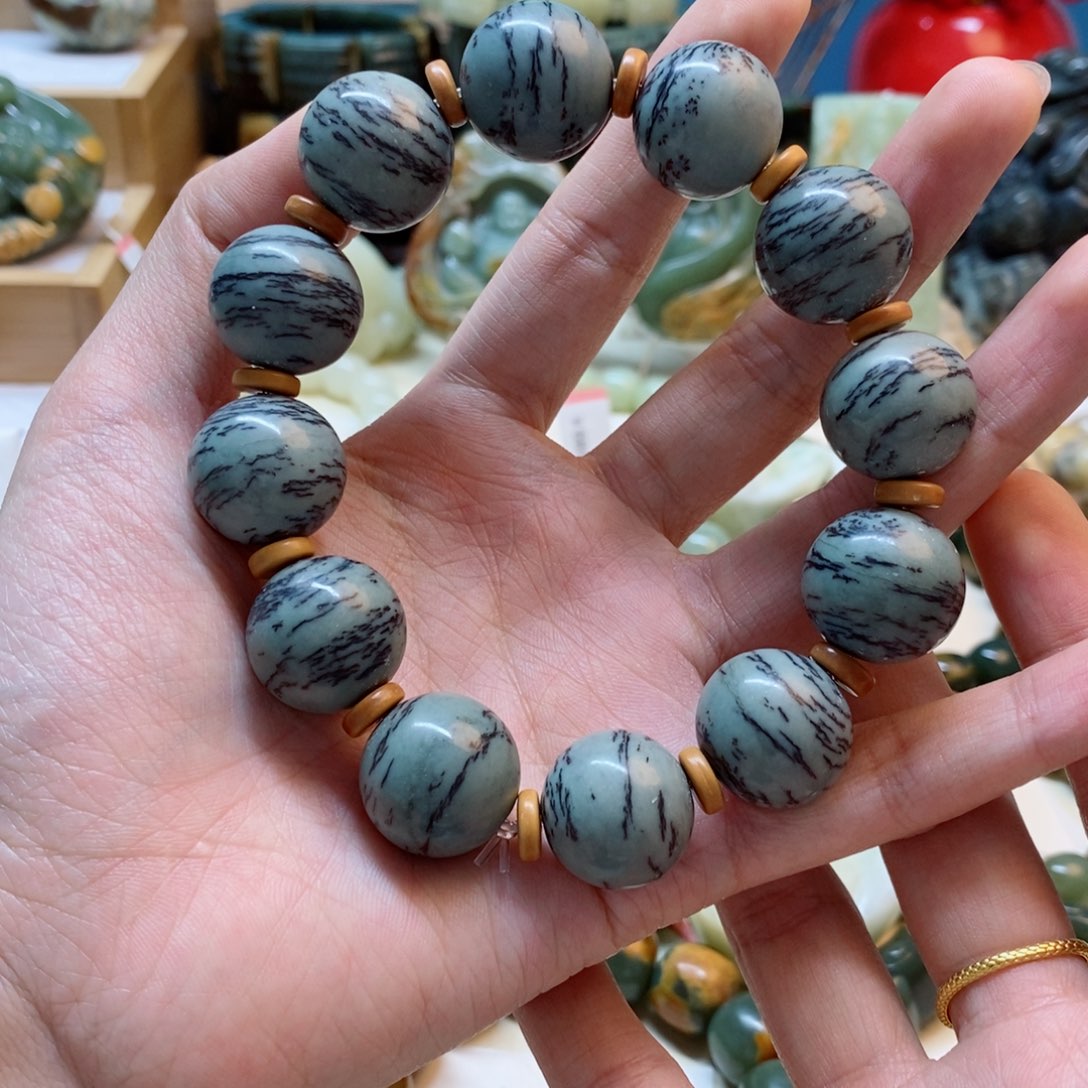 透闪石质玉手串未镶嵌