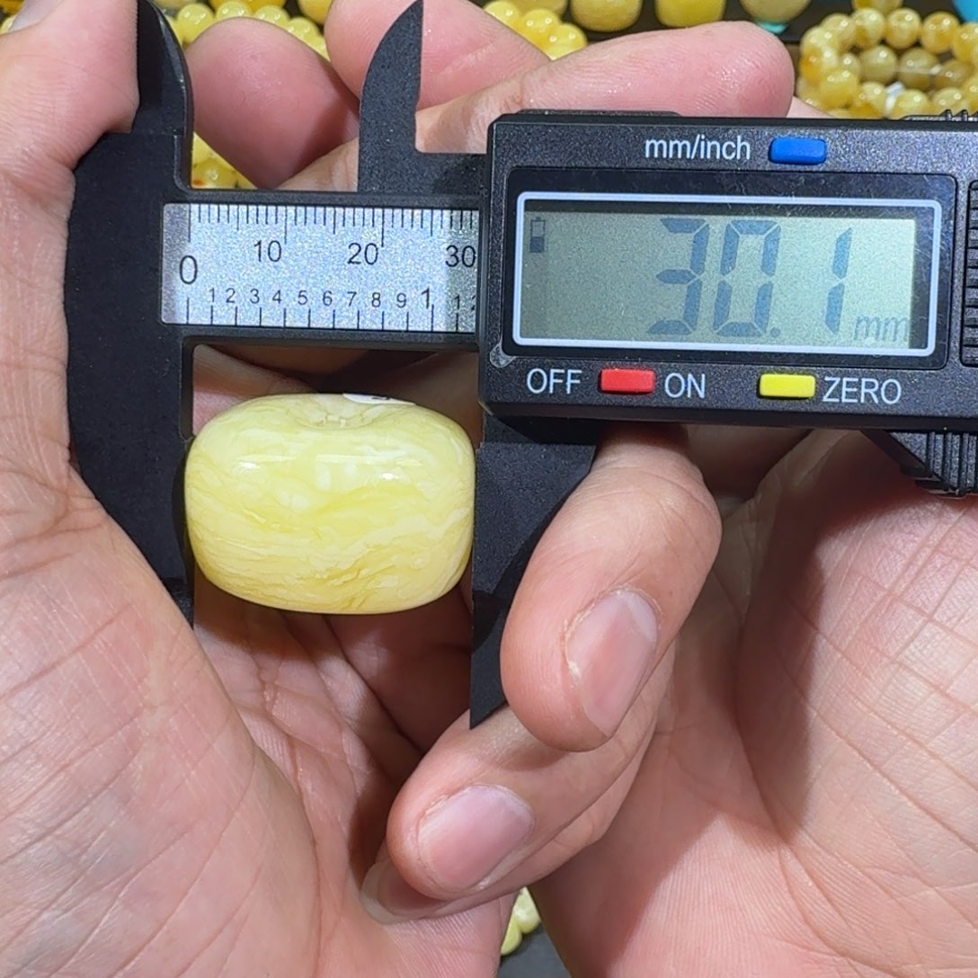 琥珀裸石未镶嵌小*猫虎皮白花扣子10.8