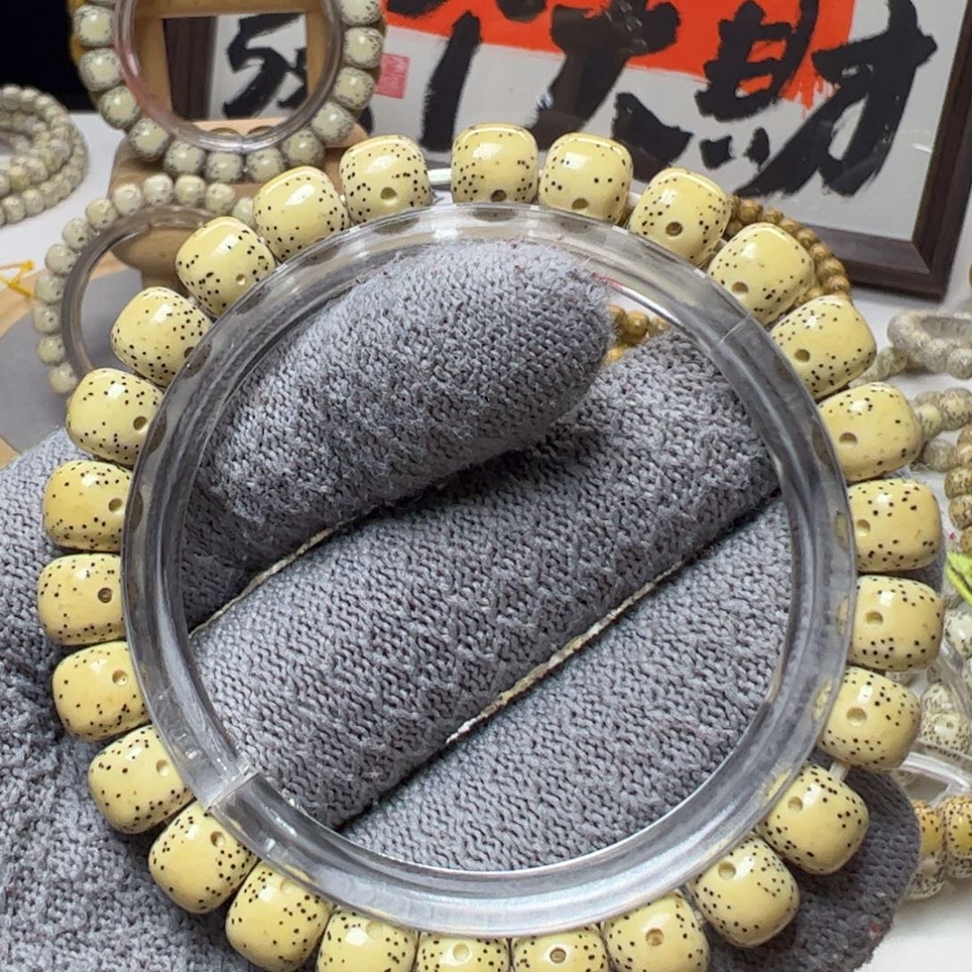 星月菩提吊坠正面通体背面散星