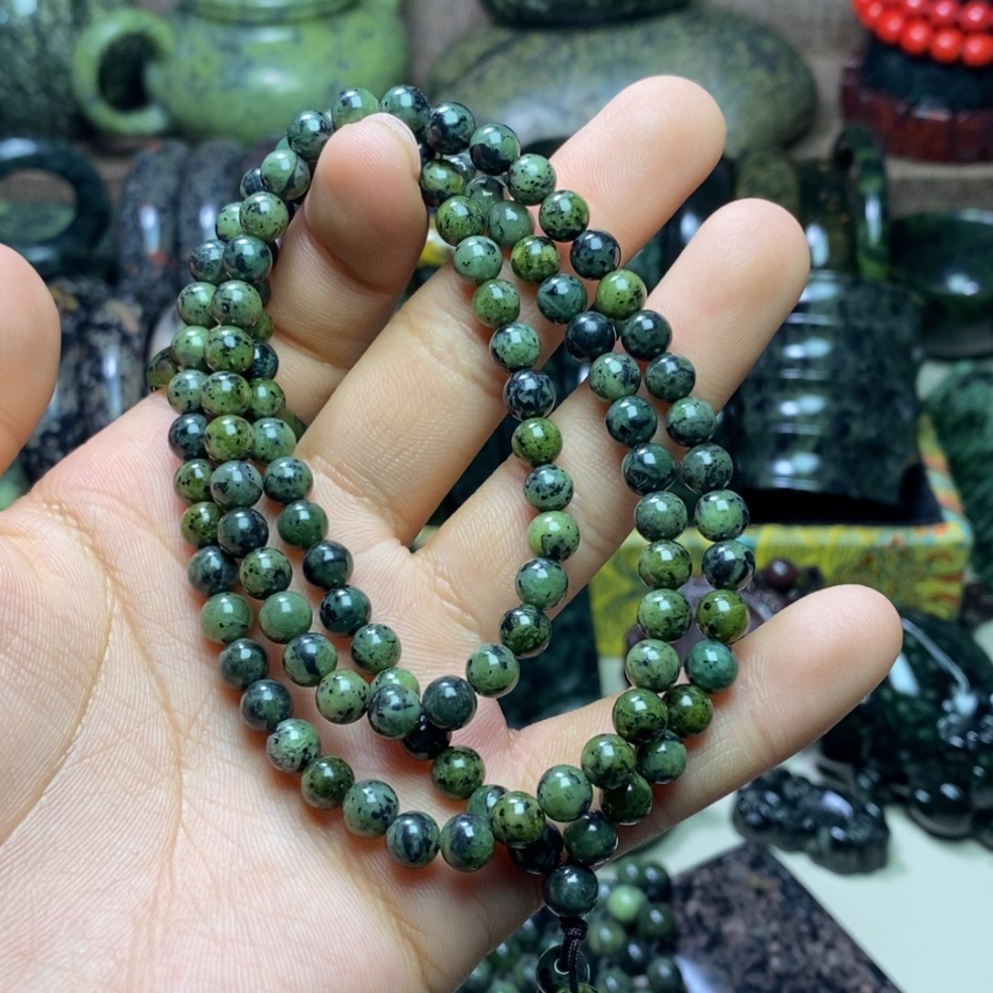 未镶嵌蛇纹石玉吊坠