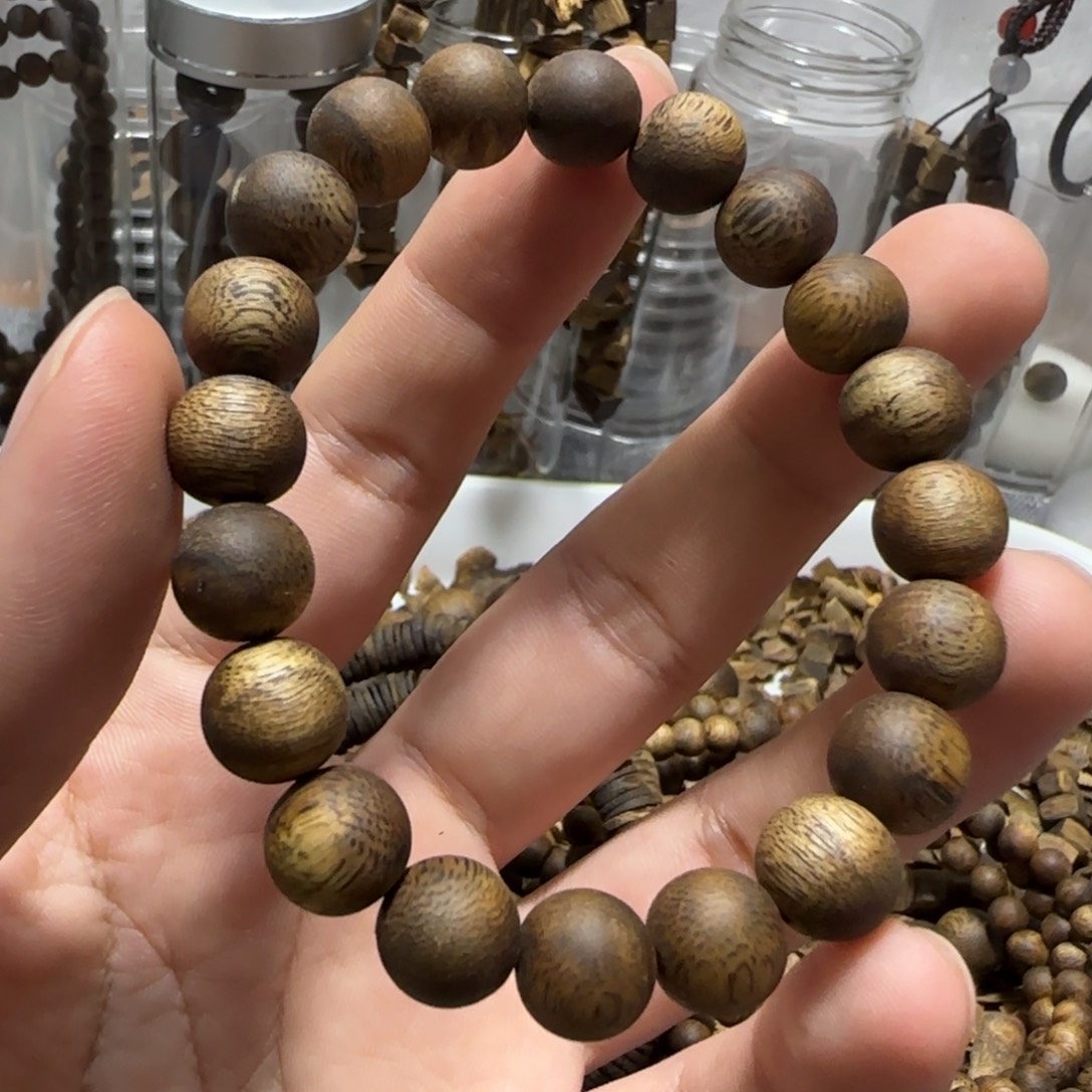 沉香碎屑沉香莺歌绿奇楠1.0单圈7+