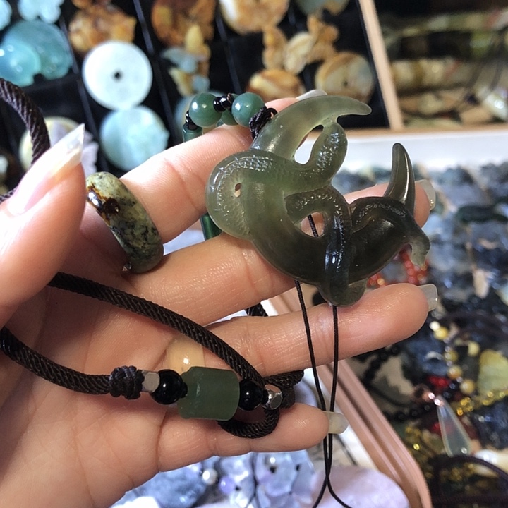 岫玉未镶嵌岫玉挂件