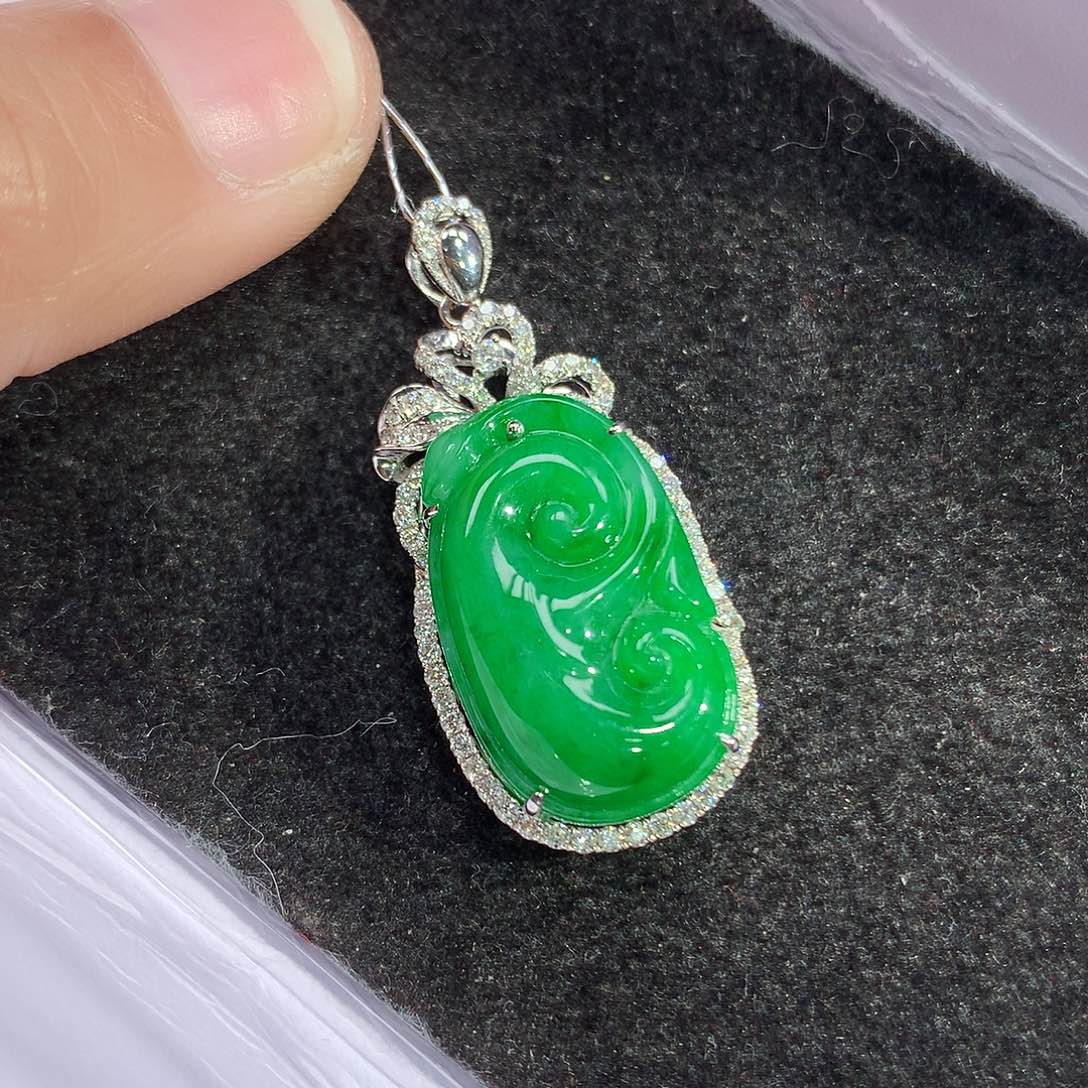 翡翠吊坠(赠链)18K金镶嵌