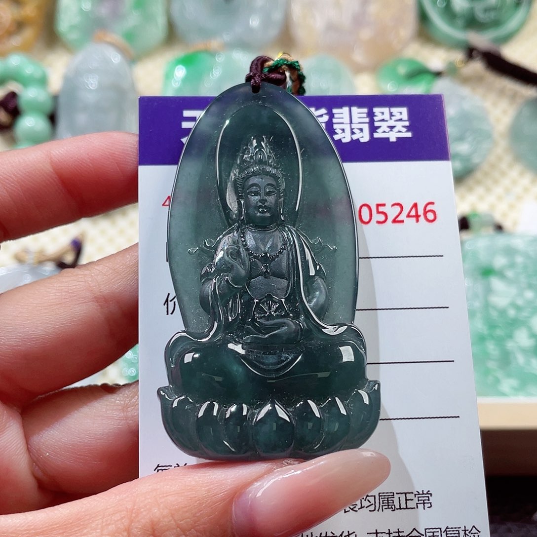 翡翠未镶嵌颈饰观音