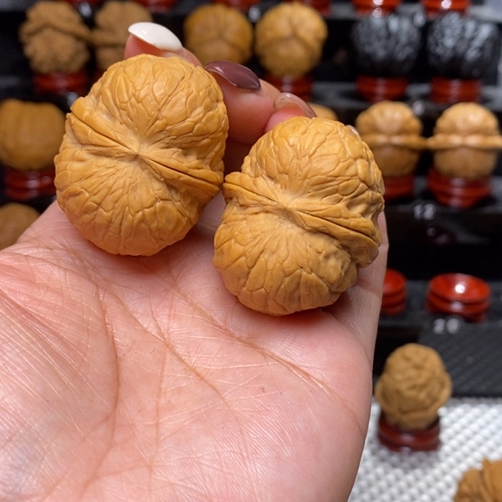 文玩核桃把件寿星元宝…………19