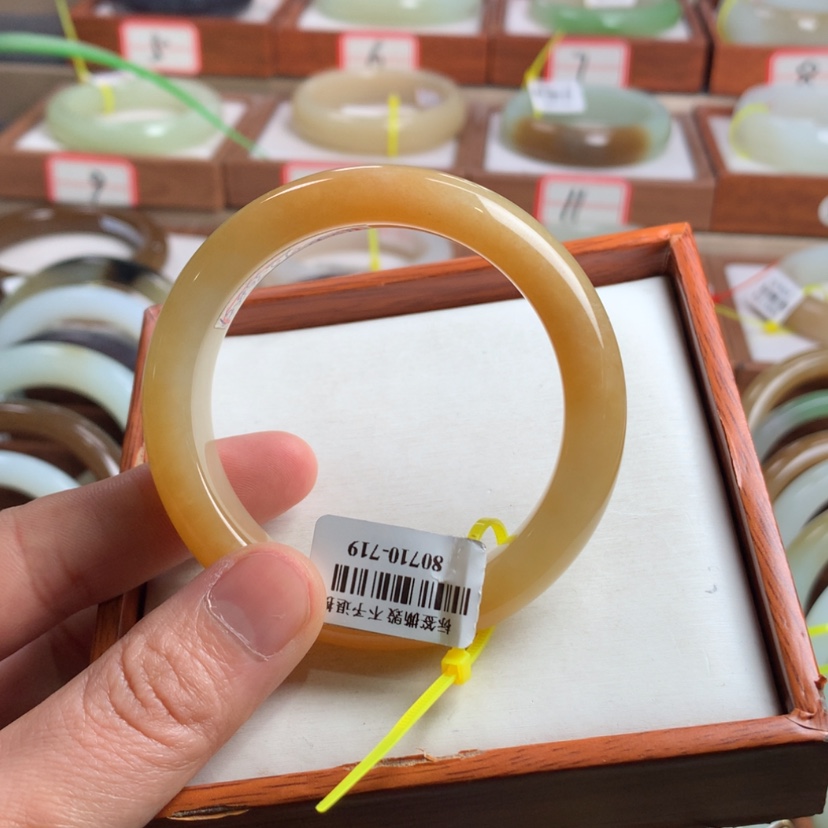 【闪购商品】和田玉手镯未镶嵌清***?52.5