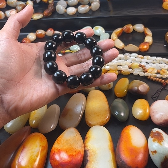 骄***火和田玉未镶嵌挂件