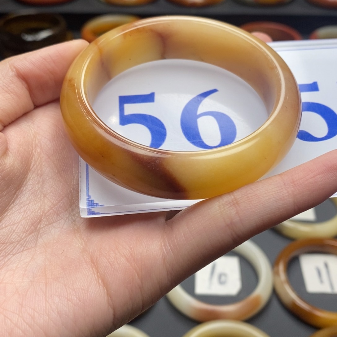 石英质玉（黄龙玉）手镯未镶嵌