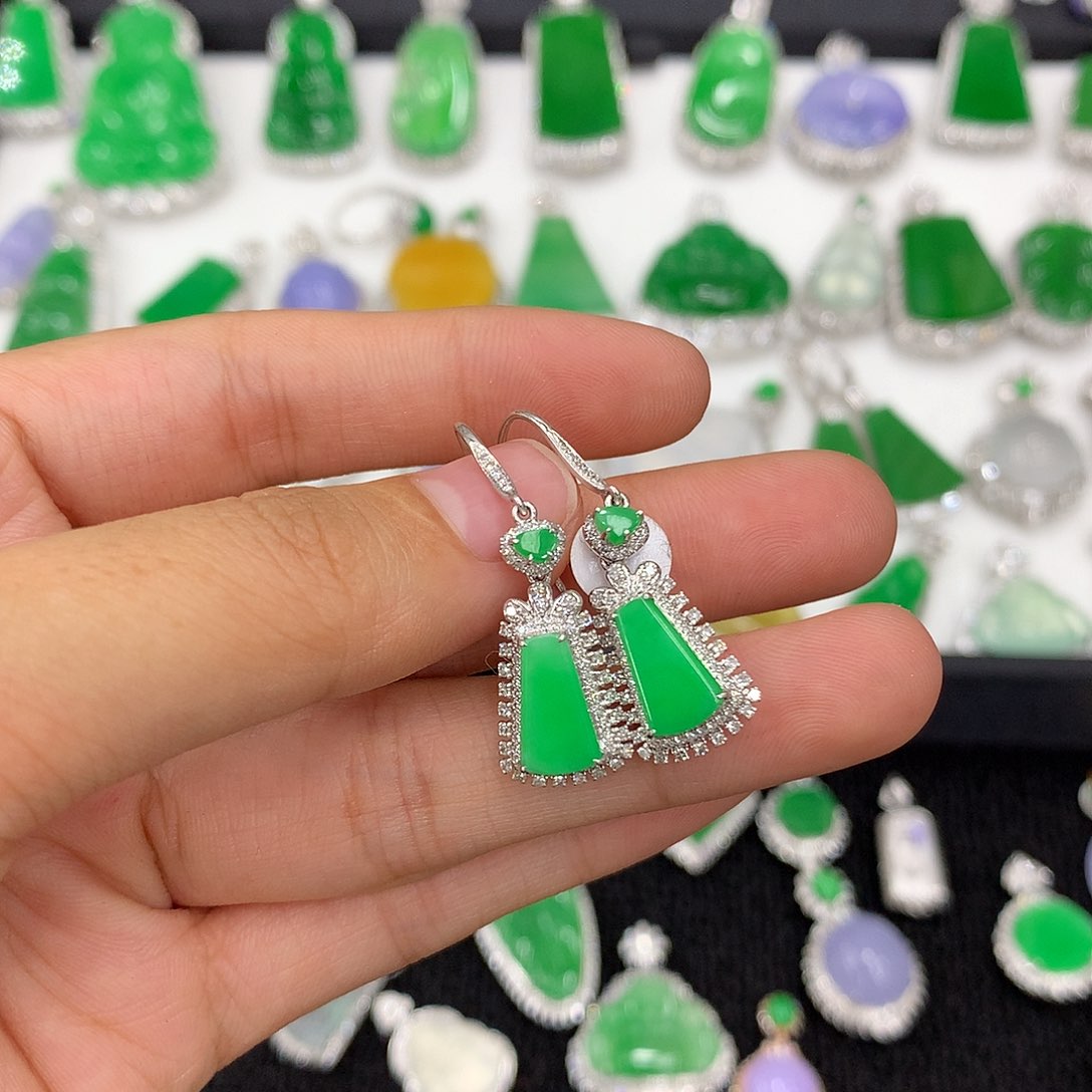 【闪购商品】翡翠耳坠18K金镶嵌无事牌