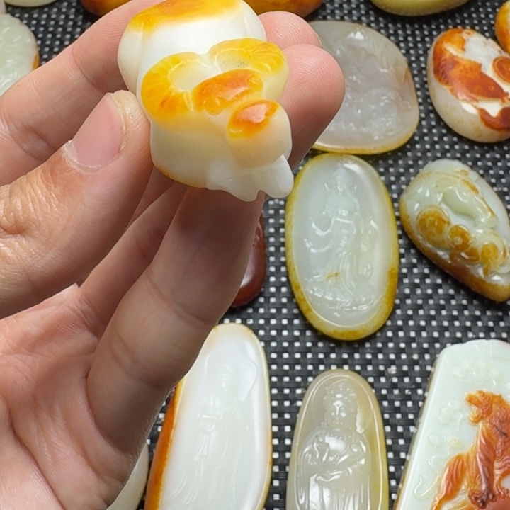 和田玉颈饰未镶嵌