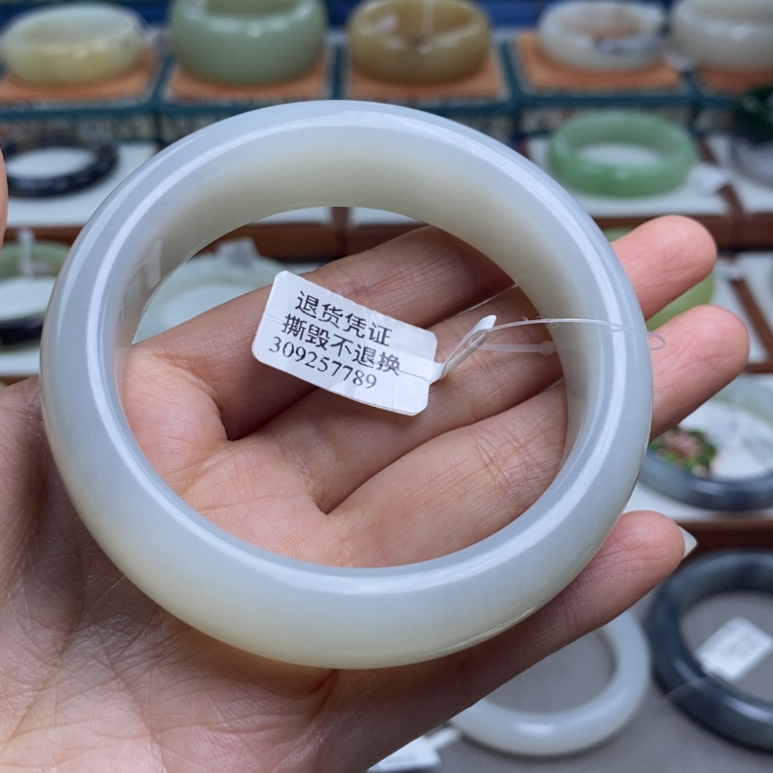 和田玉未镶嵌手镯且末白飘青花60.3