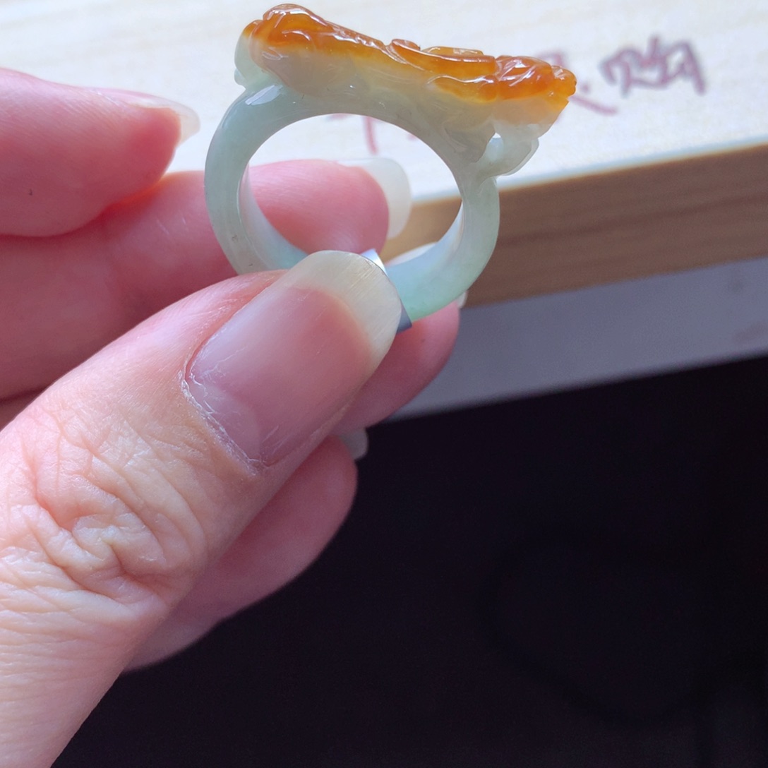 翡翠颈饰未镶嵌吊坠