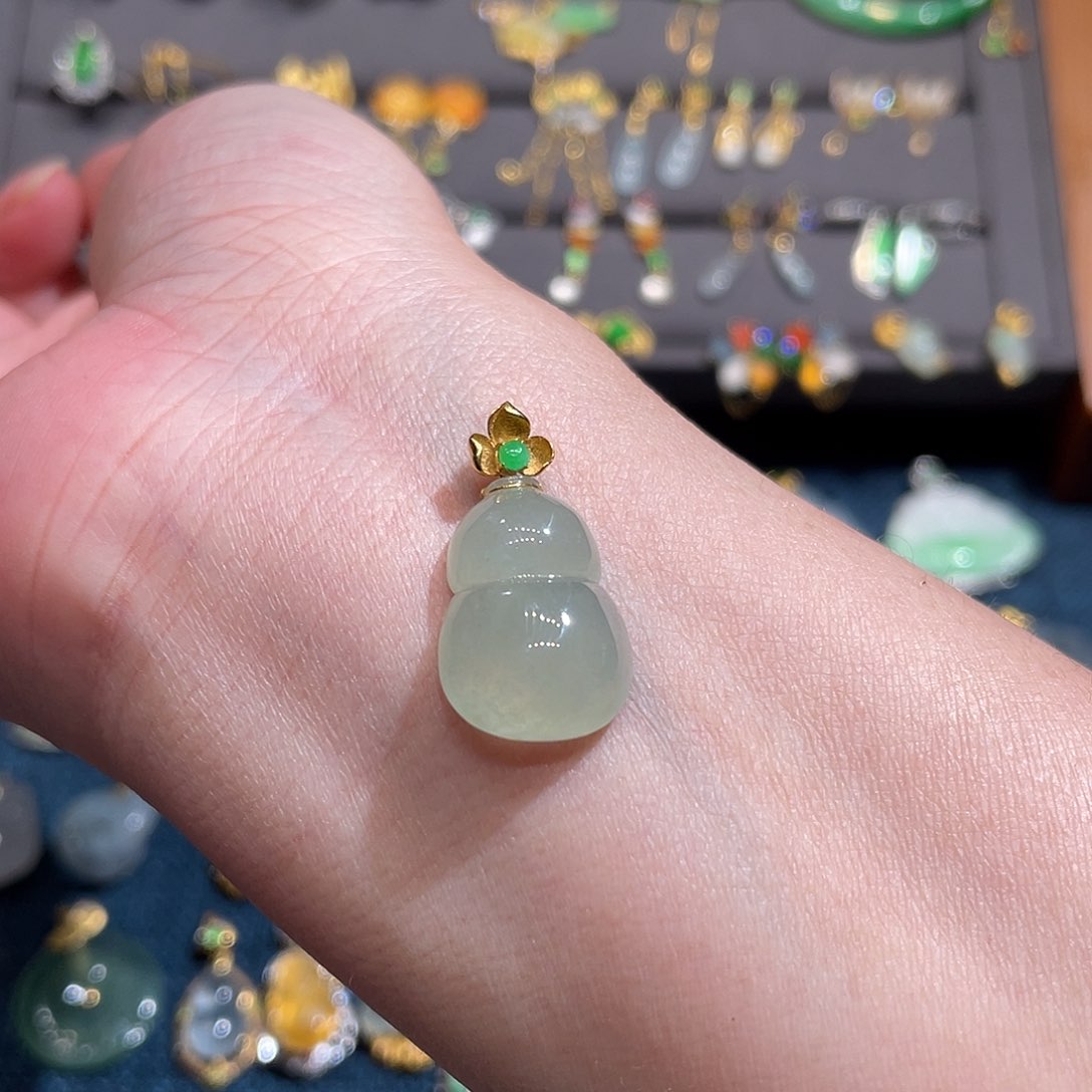 翡翠颈饰18K金镶嵌冰葫芦