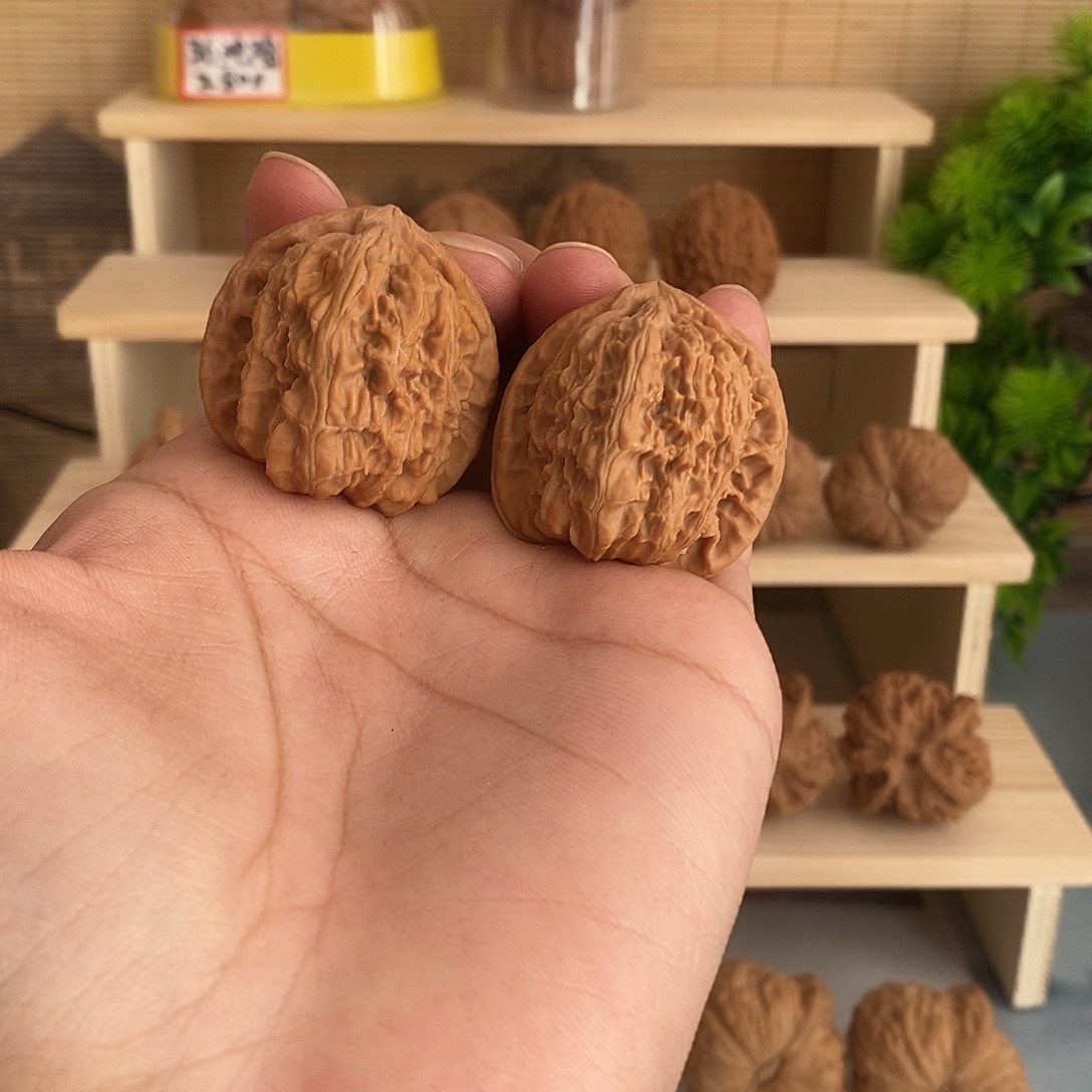 文玩核桃吊坠37尺三角白，全品