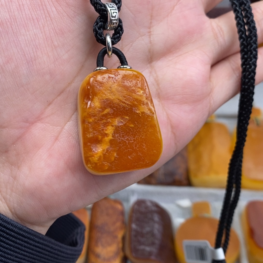 琥珀吊坠(赠链)未镶嵌