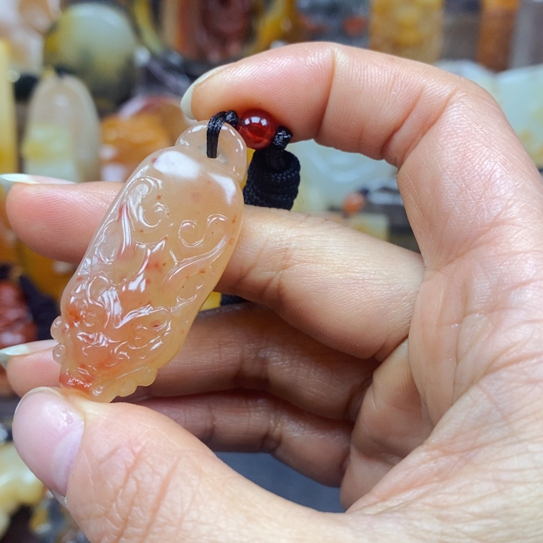 石英质玉（黄龙玉）颈饰未镶嵌
