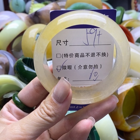 石英质玉手镯未镶嵌