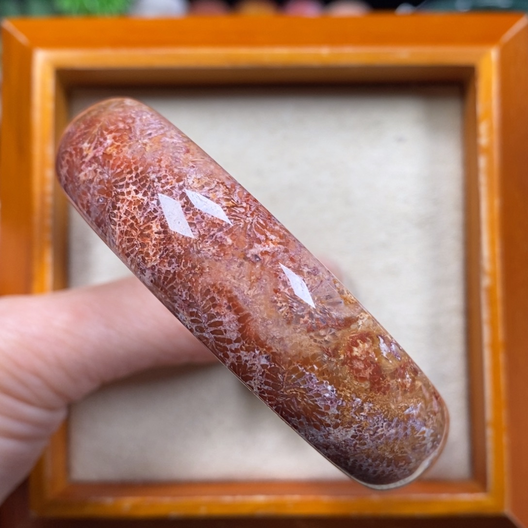 魏***士硅化珊瑚（珊瑚玉）未镶嵌手镯57+/特价不退换