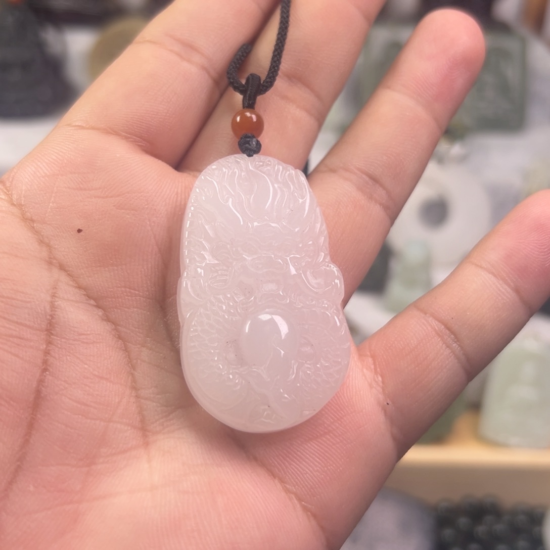 石英质玉（金丝玉）颈饰未镶嵌